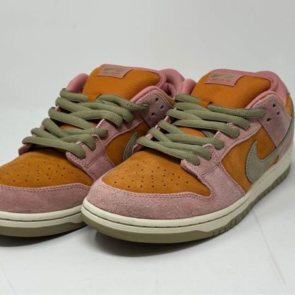 Nike SB Dunk Low Red Stardust